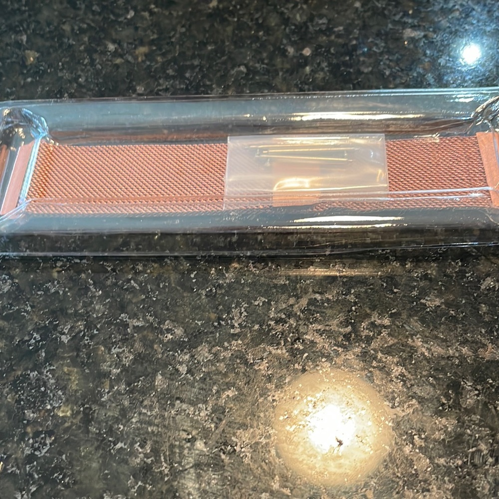NWT Ouwegaga Fitbit band, men’s small, rose pink